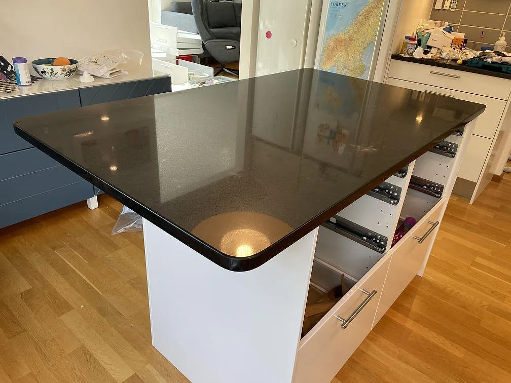 Køkkenbordplade i Technistone Gobi Black, Dalby – billede 2