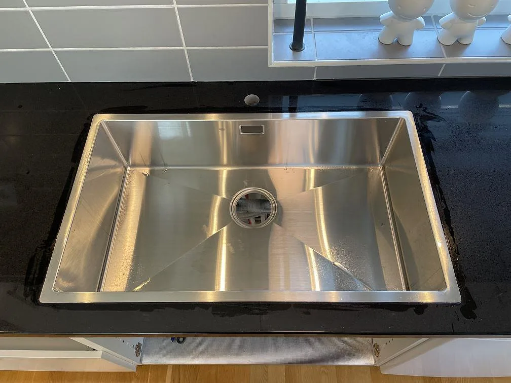 Køkkenbordplade i Technistone Gobi Black, Dalby – billede 5