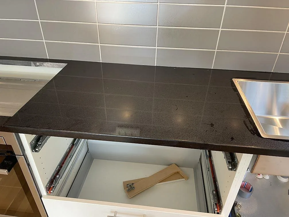 Køkkenbordplade i Technistone Gobi Black, Dalby – billede 7