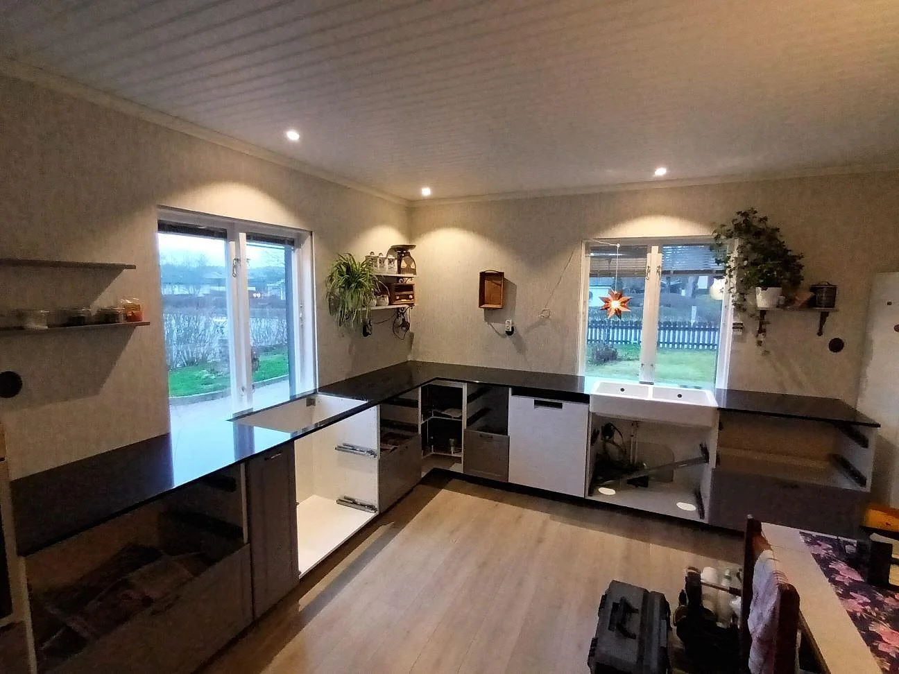 Køkkenbordplade i Technistone Gobi Black, Eskilstuna