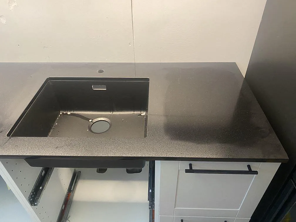 Køkkenbordplade i Technistone Gobi Black, Göteborg – billede 3