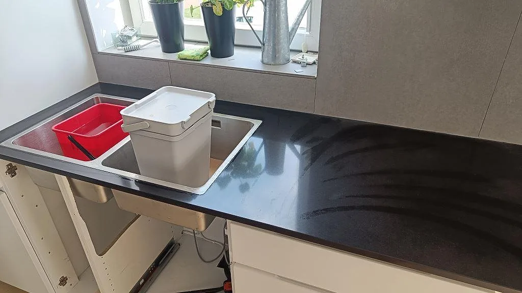 Køkkenbordplade i Technistone Gobi Black, Göteborg – billede 3