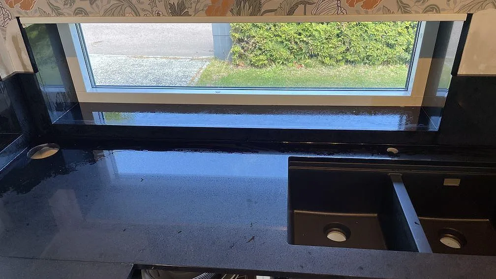 Køkkenbordplade i Technistone Gobi Black, Kalmar – billede 3