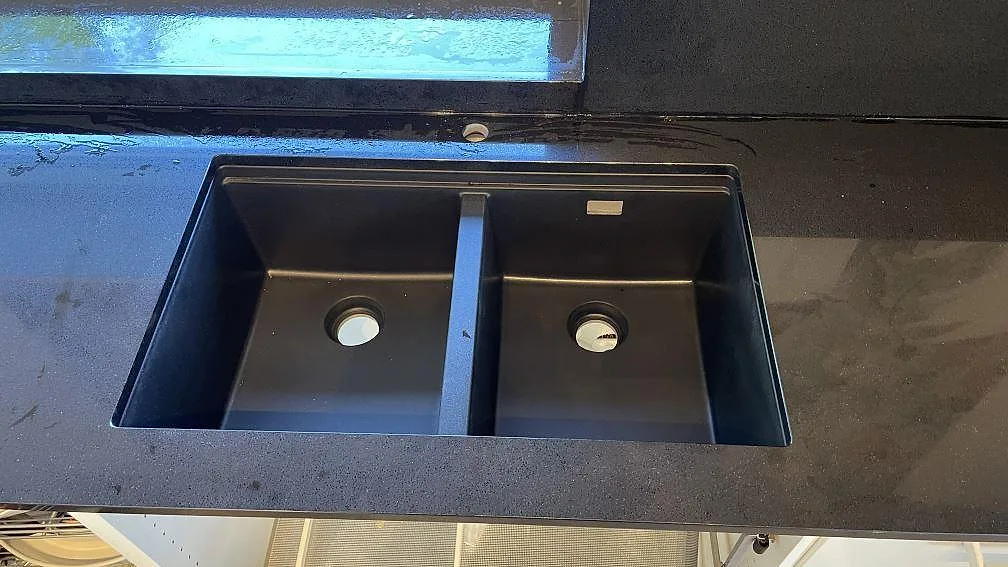Køkkenbordplade i Technistone Gobi Black, Kalmar – billede 4