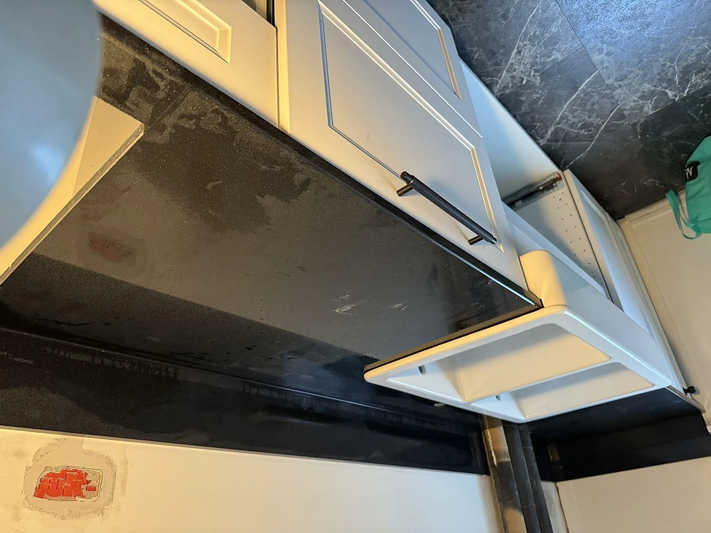 Køkkenbordplade i Technistone Gobi Black, Kastrup – billede 7