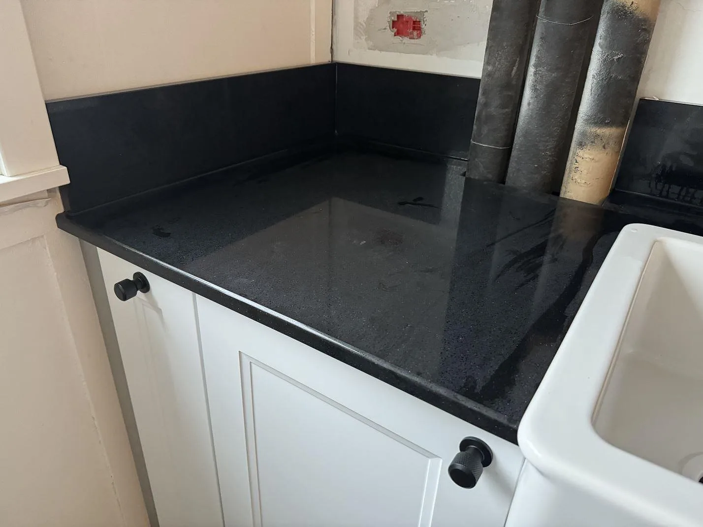 Køkkenbordplade i Technistone Gobi Black, Kastrup – billede 2