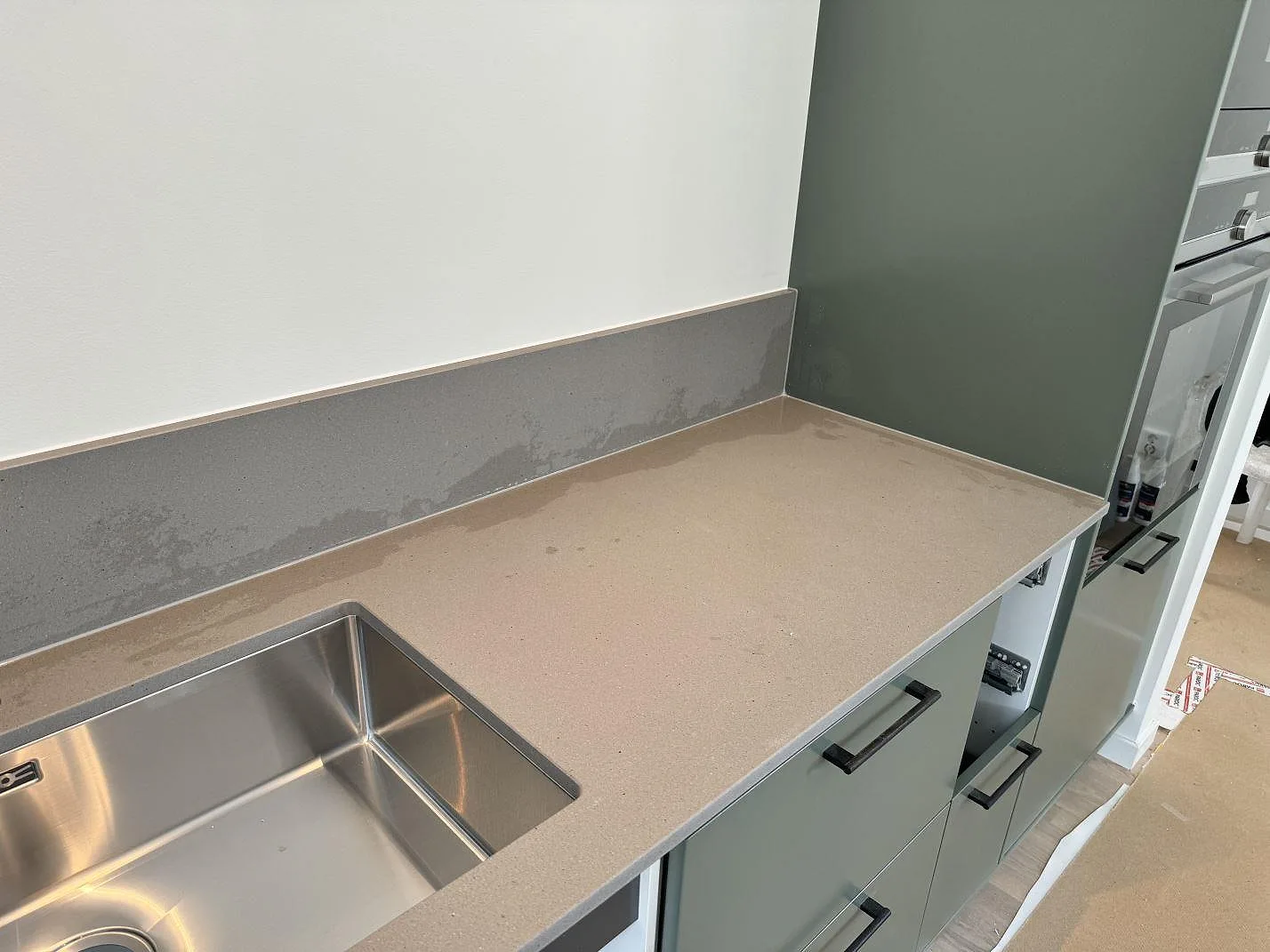 Køkkenbordplade i Technistone Gobi Urban, Åhus – billede 5
