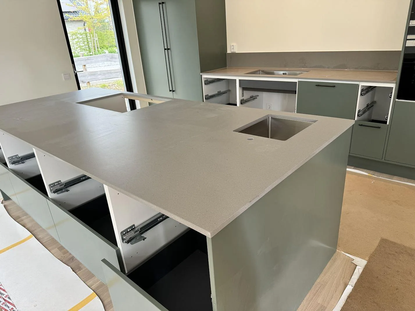 Gennemført projekt: Køkkenbordplade i Technistone Gobi Urban, Åhus.