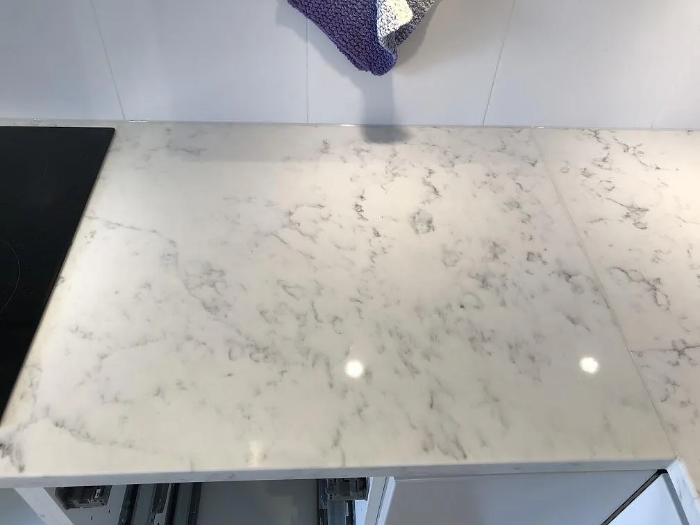 Køkkenbordplade i Technistone Mystery White, Åhus – billede 5