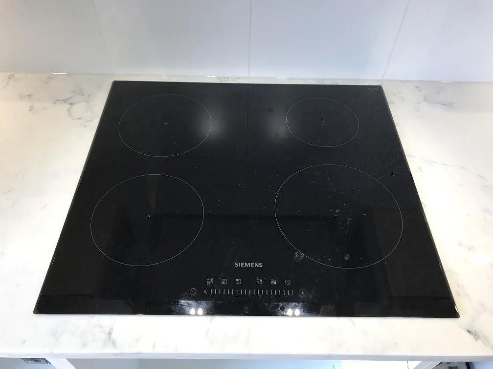 Køkkenbordplade i Technistone Mystery White, Åhus – billede 4