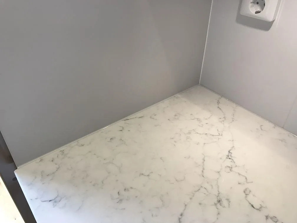 Køkkenbordplade i Technistone Mystery White, Åhus – billede 6