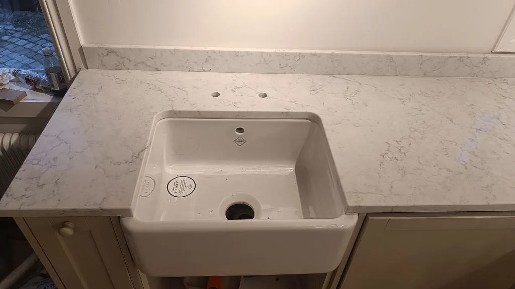 Køkkenbordplade i Technistone Mystery White, Åhus – billede 4