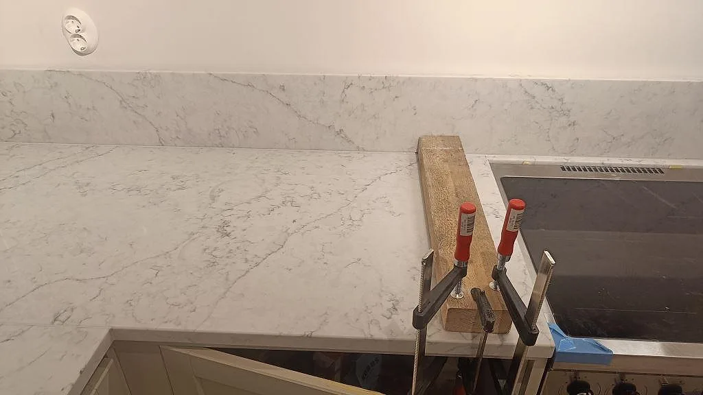 Køkkenbordplade i Technistone Mystery White, Åhus – billede 8