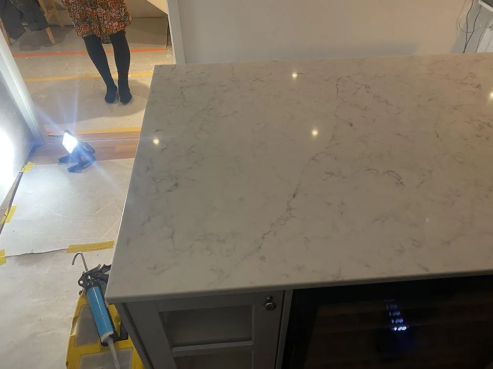 Køkkenbordplade i Technistone Mystery White, Alingsås – billede 5