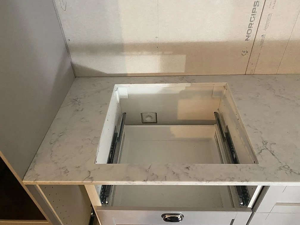 Køkkenbordplade i Technistone Mystery White, Alingsås – billede 6