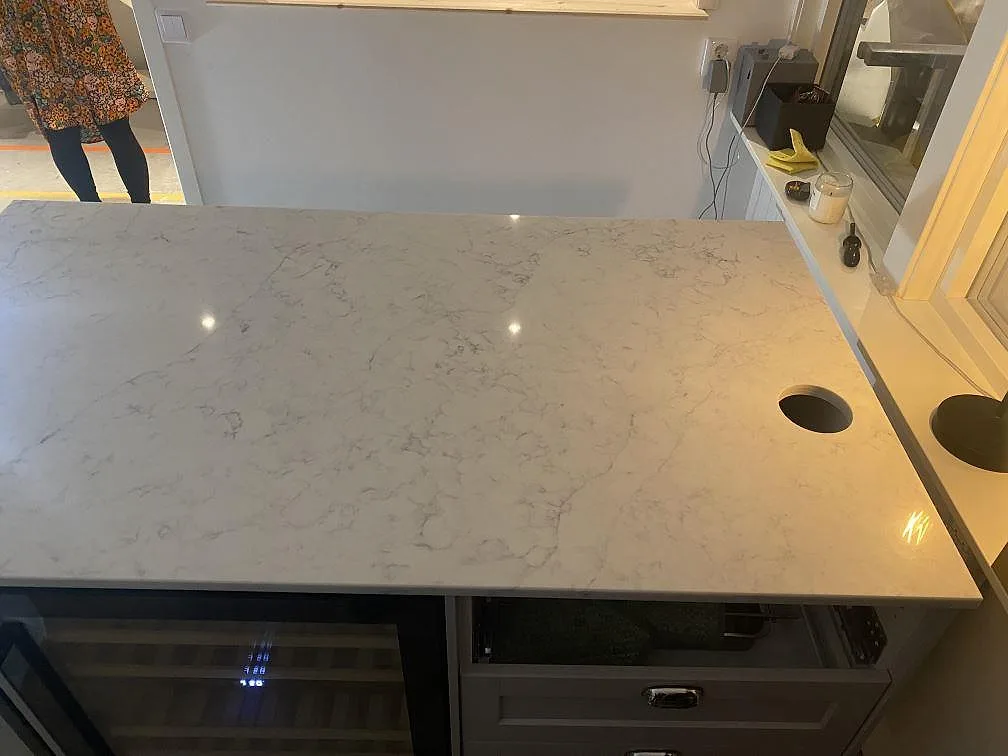 Køkkenbordplade i Technistone Mystery White, Alingsås – billede 7
