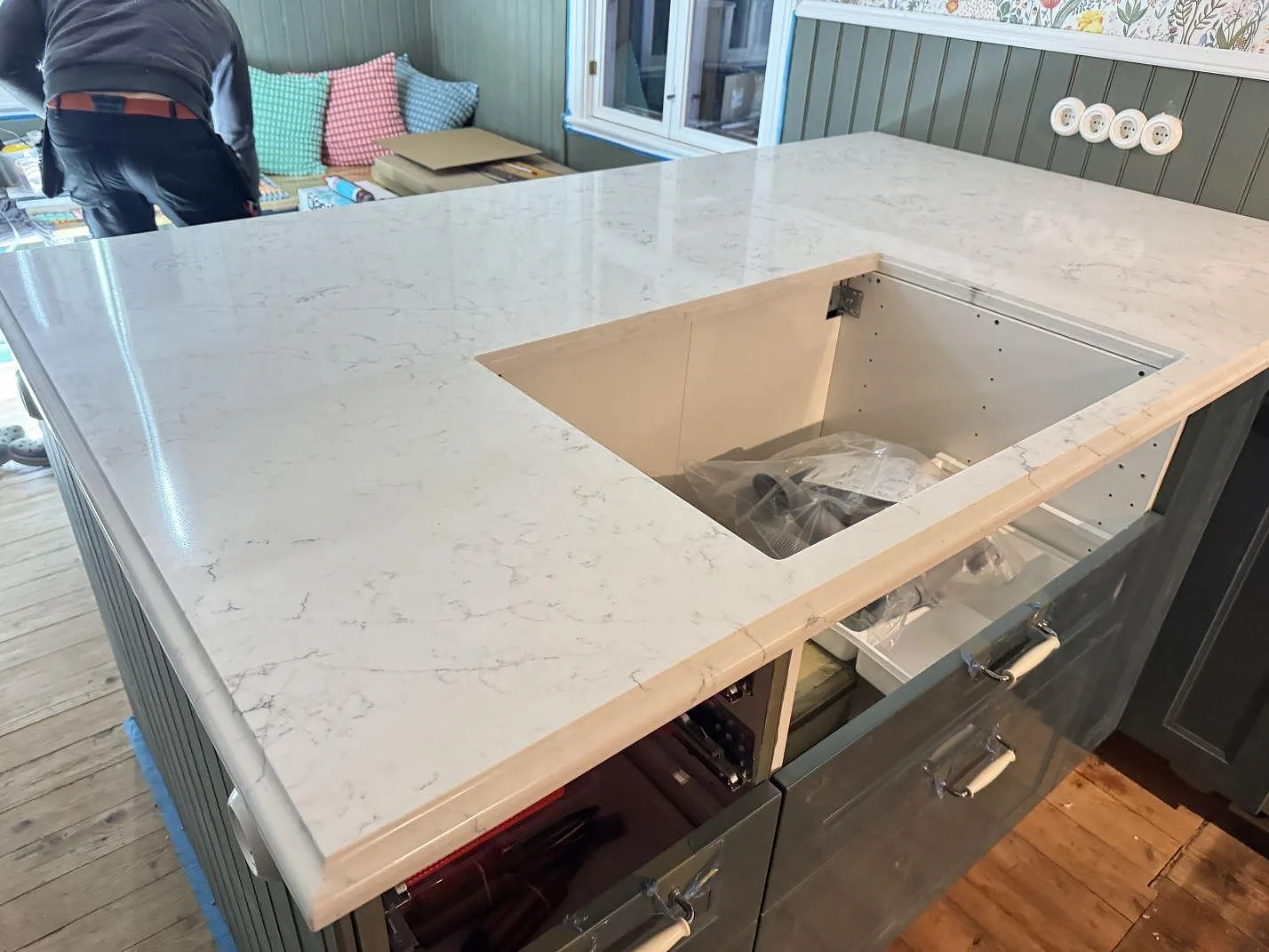 Køkkenbordplade i Technistone Mystery White, Båstad – billede 2