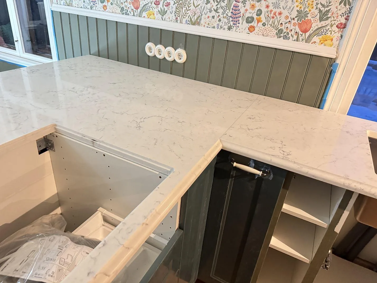 Køkkenbordplade i Technistone Mystery White, Båstad – billede 6