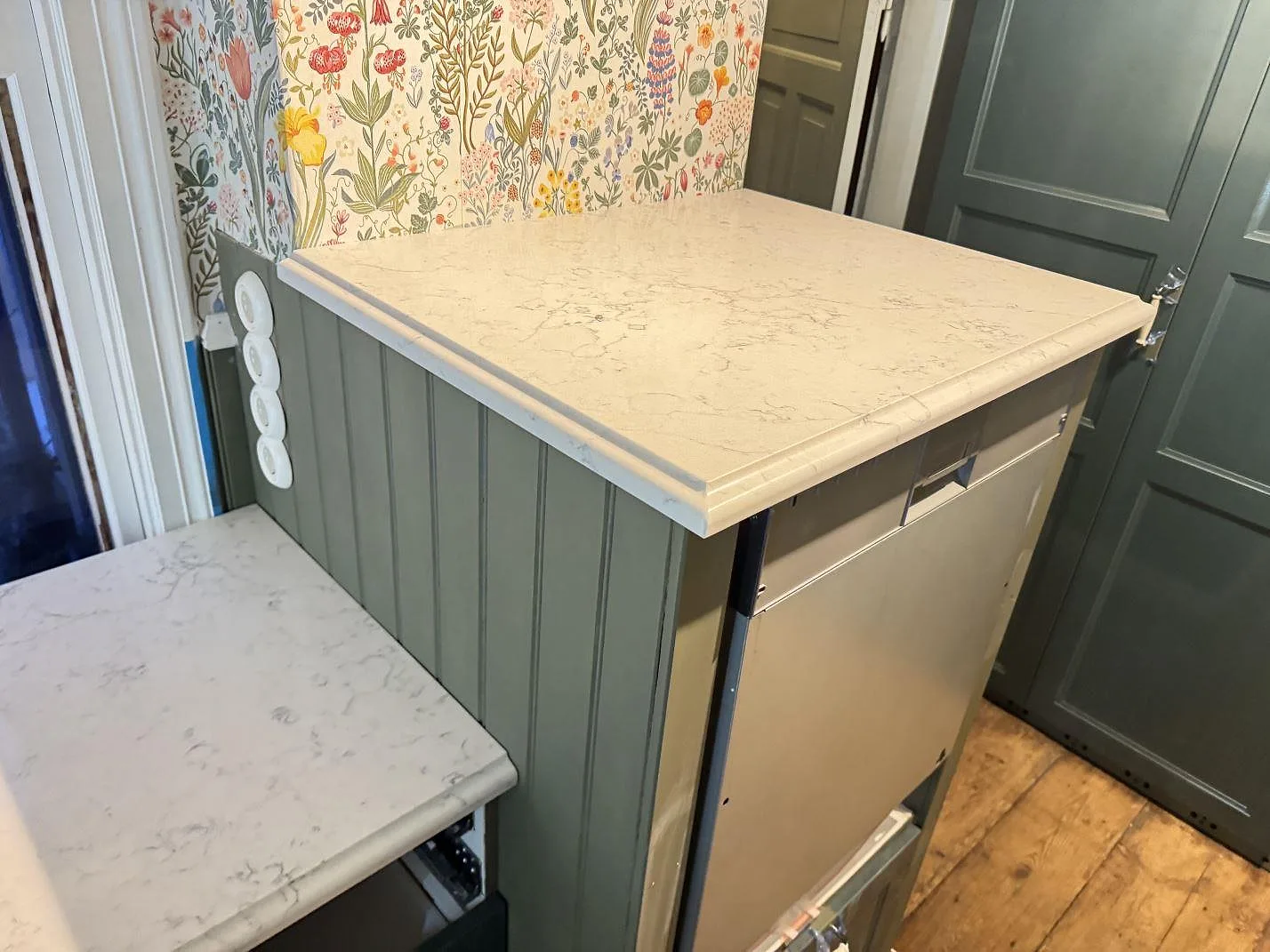 Køkkenbordplade i Technistone Mystery White, Båstad – billede 7