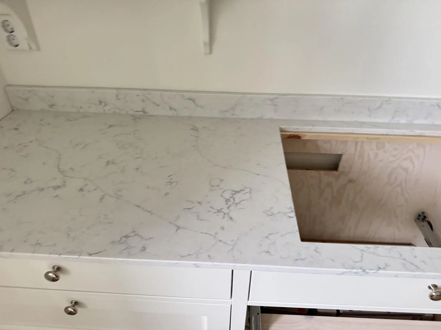 Køkkenbordplade i Technistone Mystery White, Barsebäck – billede 6