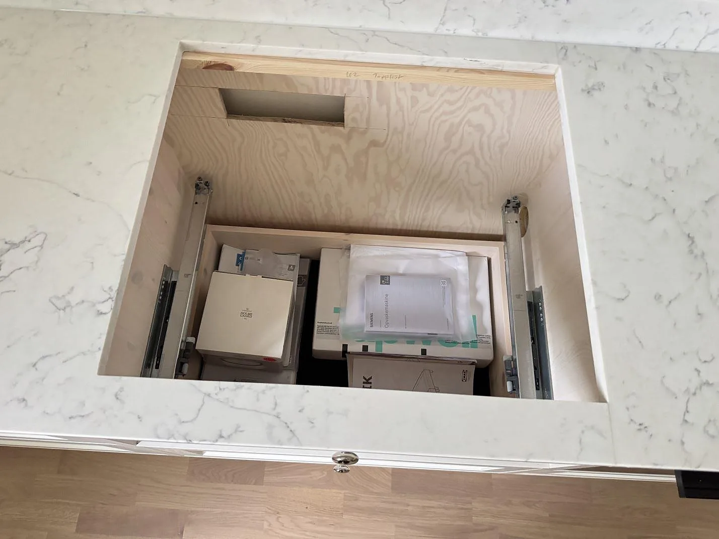 Køkkenbordplade i Technistone Mystery White, Barsebäck – billede 7