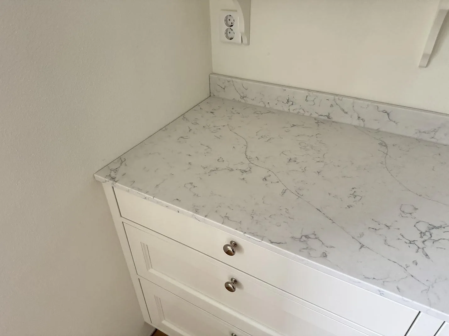 Køkkenbordplade i Technistone Mystery White, Barsebäck – billede 8