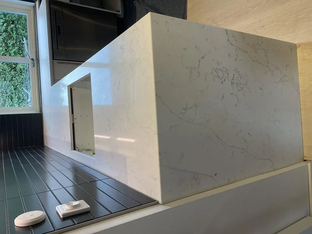 Køkkenbordplade i Technistone Mystery White, Bjärred – billede 3