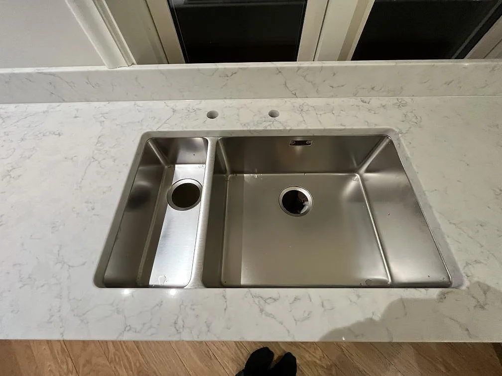 Køkkenbordplade i Technistone Mystery White, Bromma – billede 2