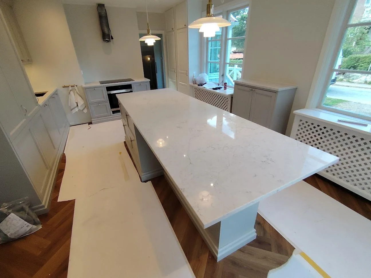 Køkkenbordplade i Technistone Mystery White, Bromma – billede 2