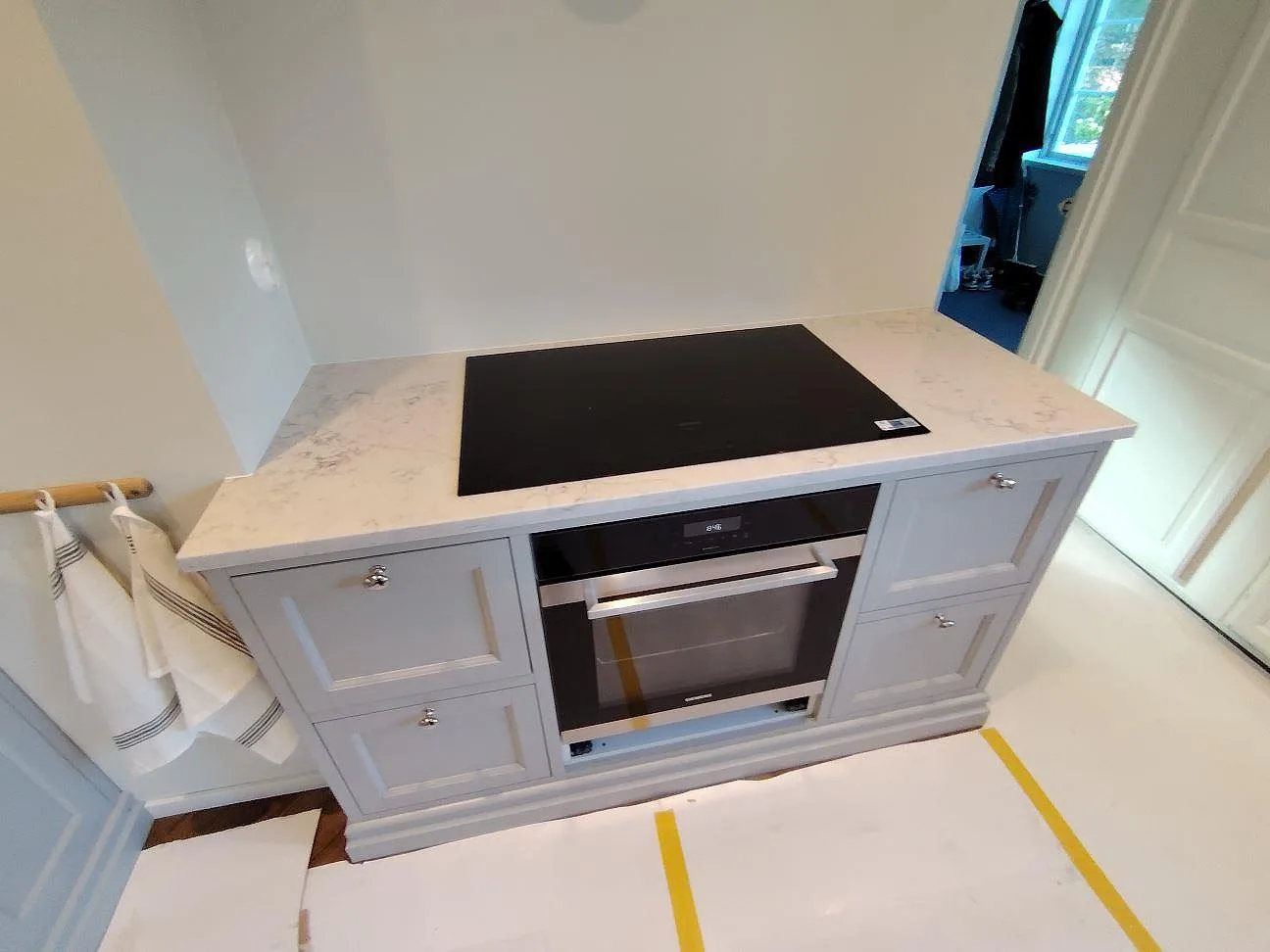 Køkkenbordplade i Technistone Mystery White, Bromma – billede 3