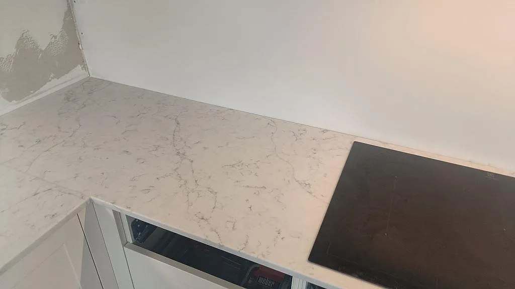 Køkkenbordplade i Technistone Mystery White, Bunkeflostrand – billede 5
