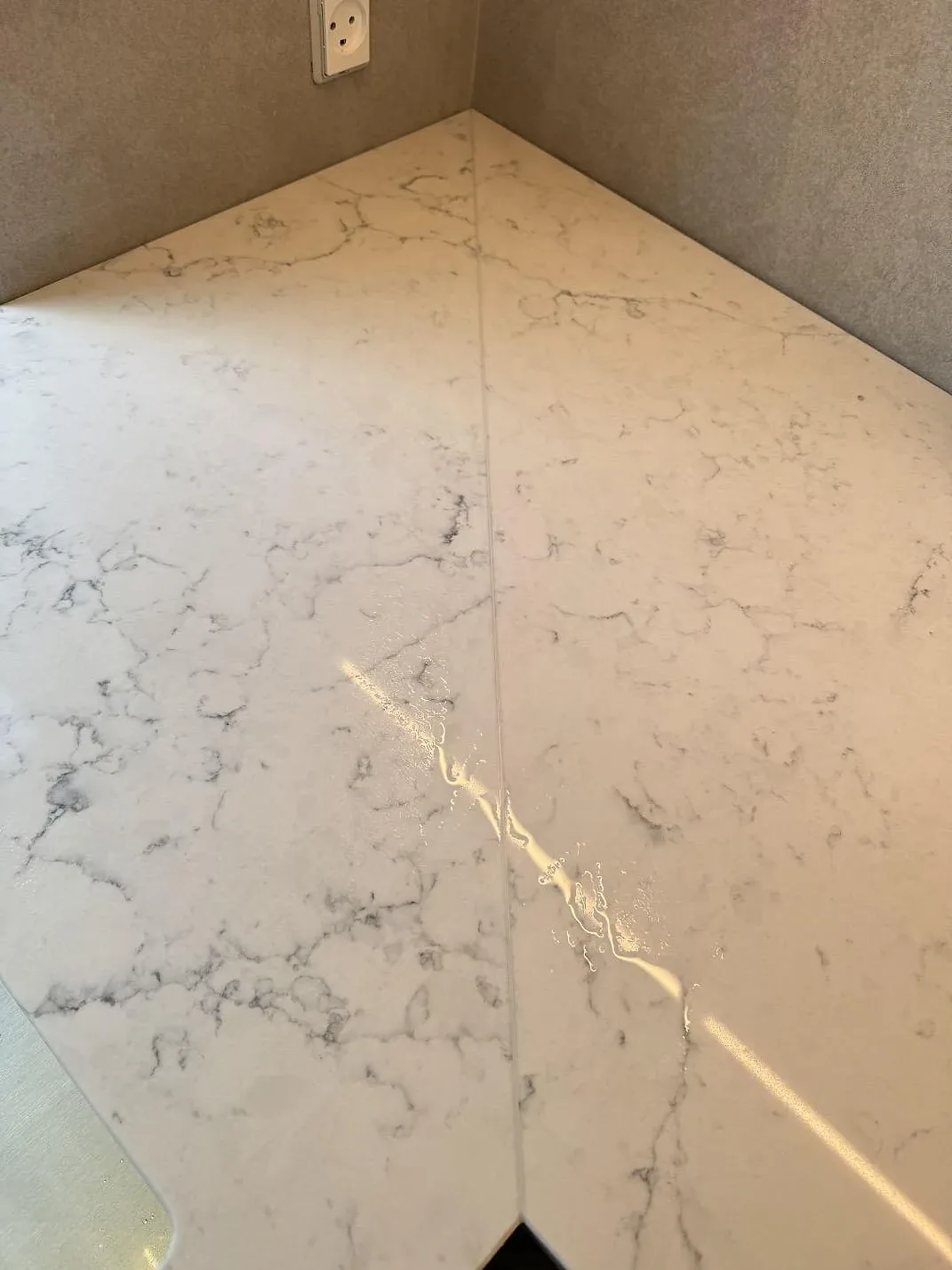 Køkkenbordplade i Technistone Mystery White, Charlottenlund – billede 8