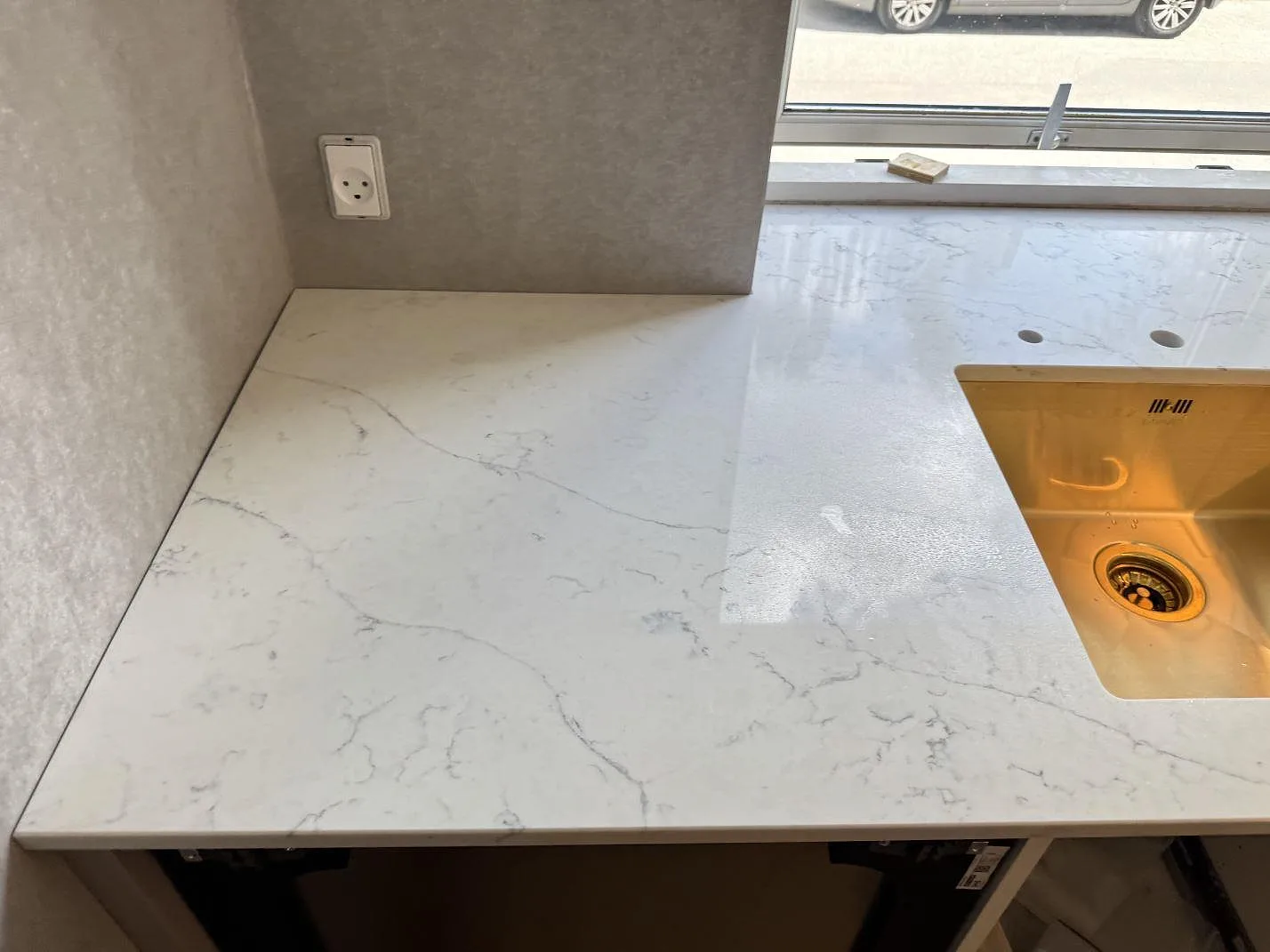 Køkkenbordplade i Technistone Mystery White, Charlottenlund – billede 2