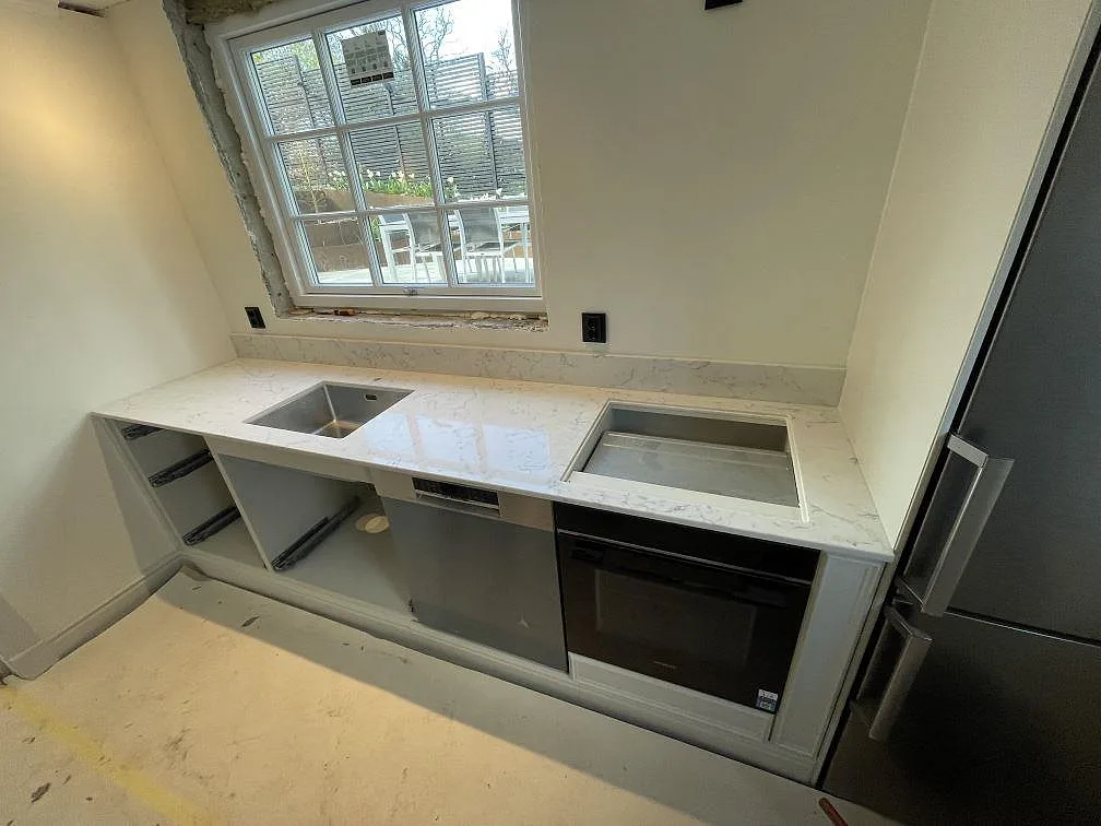 Køkkenbordplade i Technistone Mystery White, Djursholm – billede 2