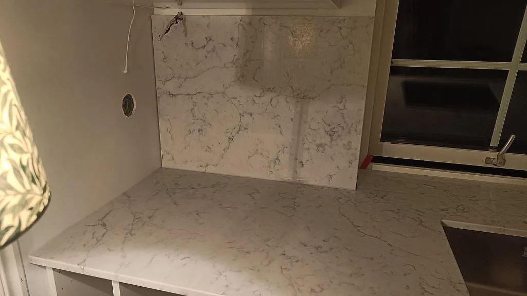 Bordplade i Technistone Mystery White, Falsterbo – billede 3