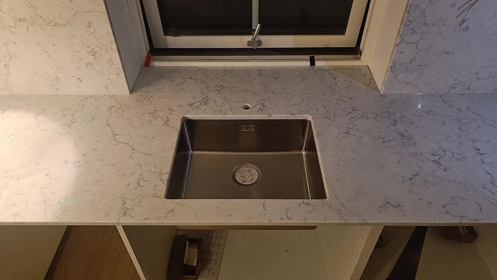 Bordplade i Technistone Mystery White, Falsterbo – billede 2