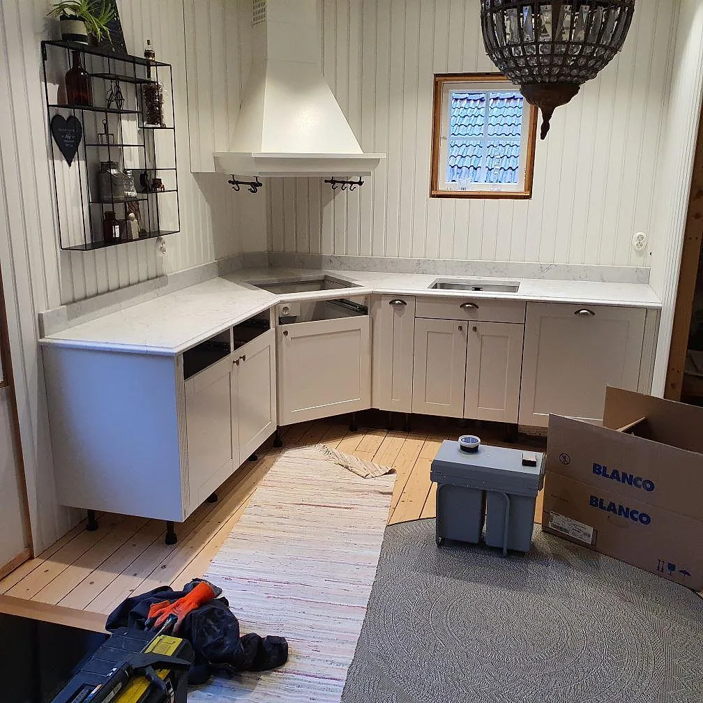 Køkkenbordplade i Technistone Mystery White, Falun