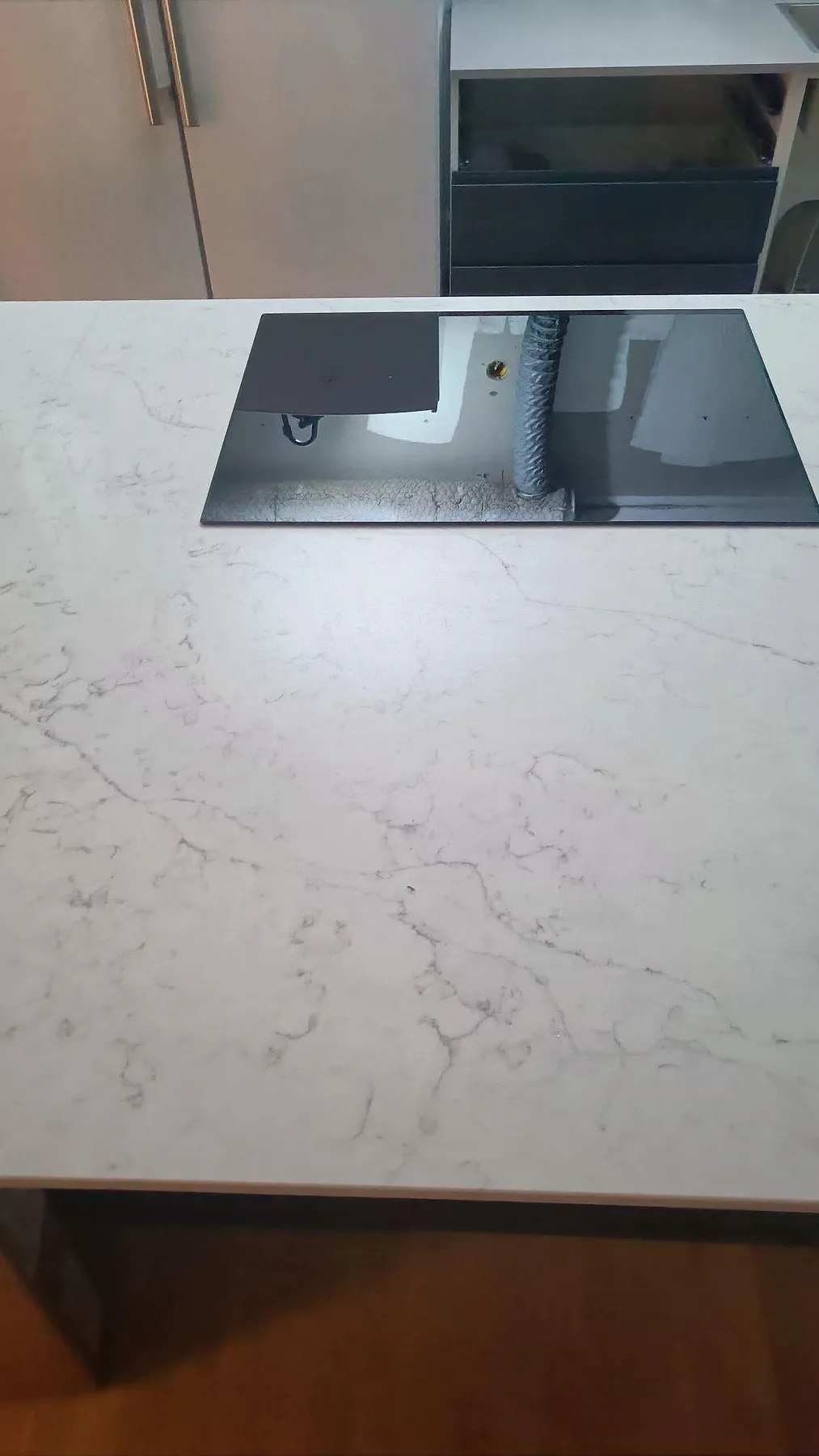 Køkkenbordplade i Technistone Mystery White, Göteborg – billede 3