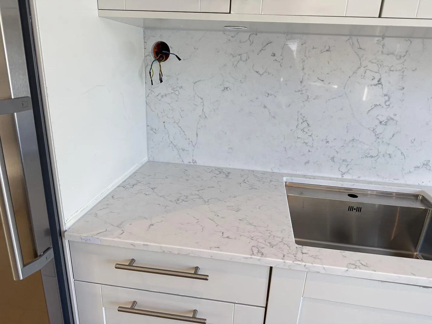 Køkkenbordplade i Technistone Mystery White, Göteborg – billede 3