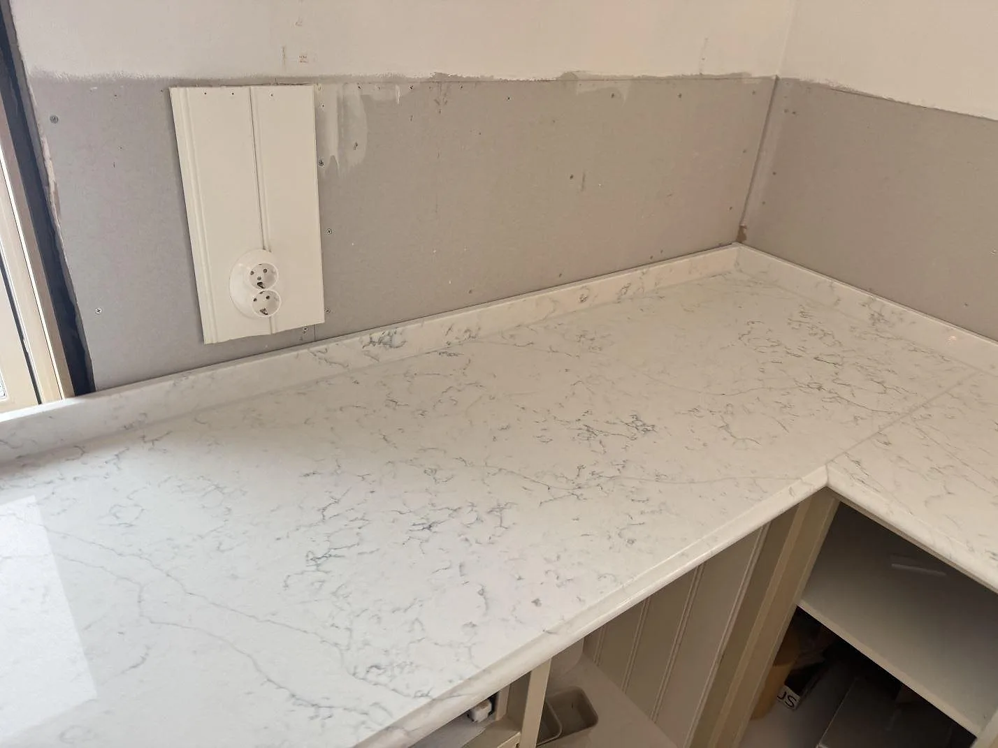 Køkkenbordplade i Technistone Mystery White, Habo – billede 4
