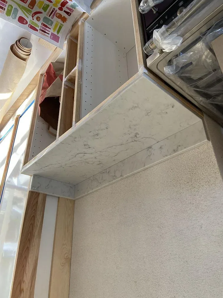 Køkkenbordplade i Technistone Mystery White, Hamburgsund – billede 2