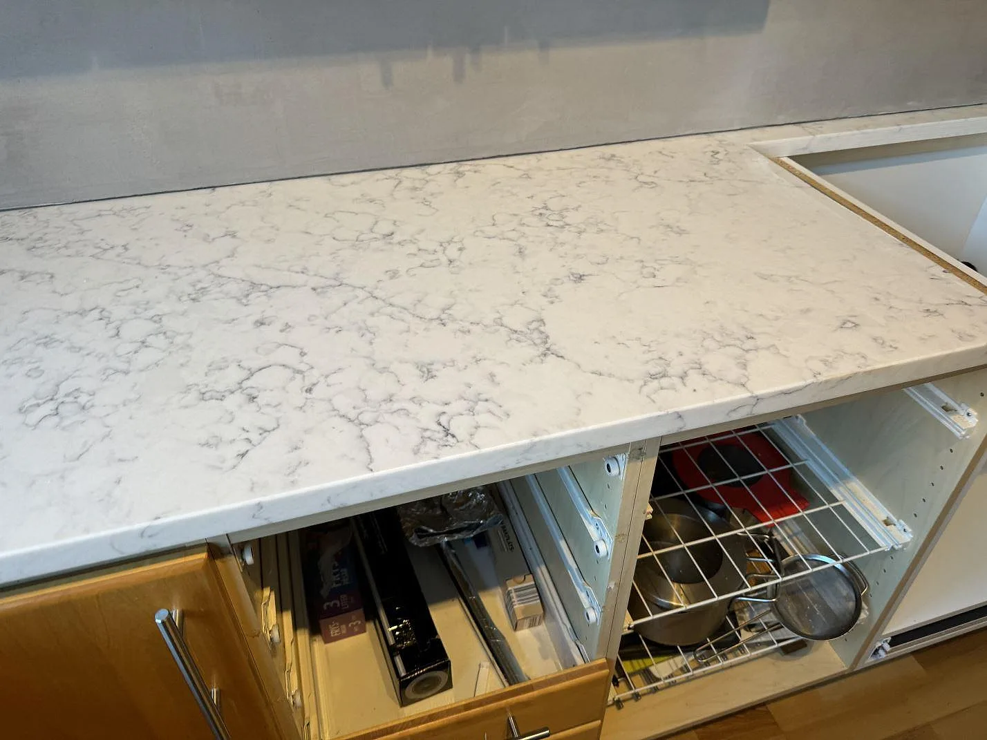 Køkkenbordplade i Technistone Mystery White, Hjärup – billede 3