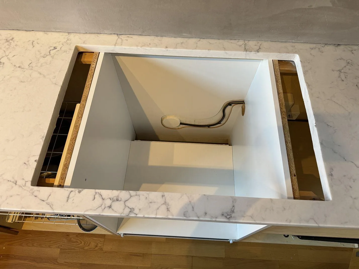 Køkkenbordplade i Technistone Mystery White, Hjärup – billede 4