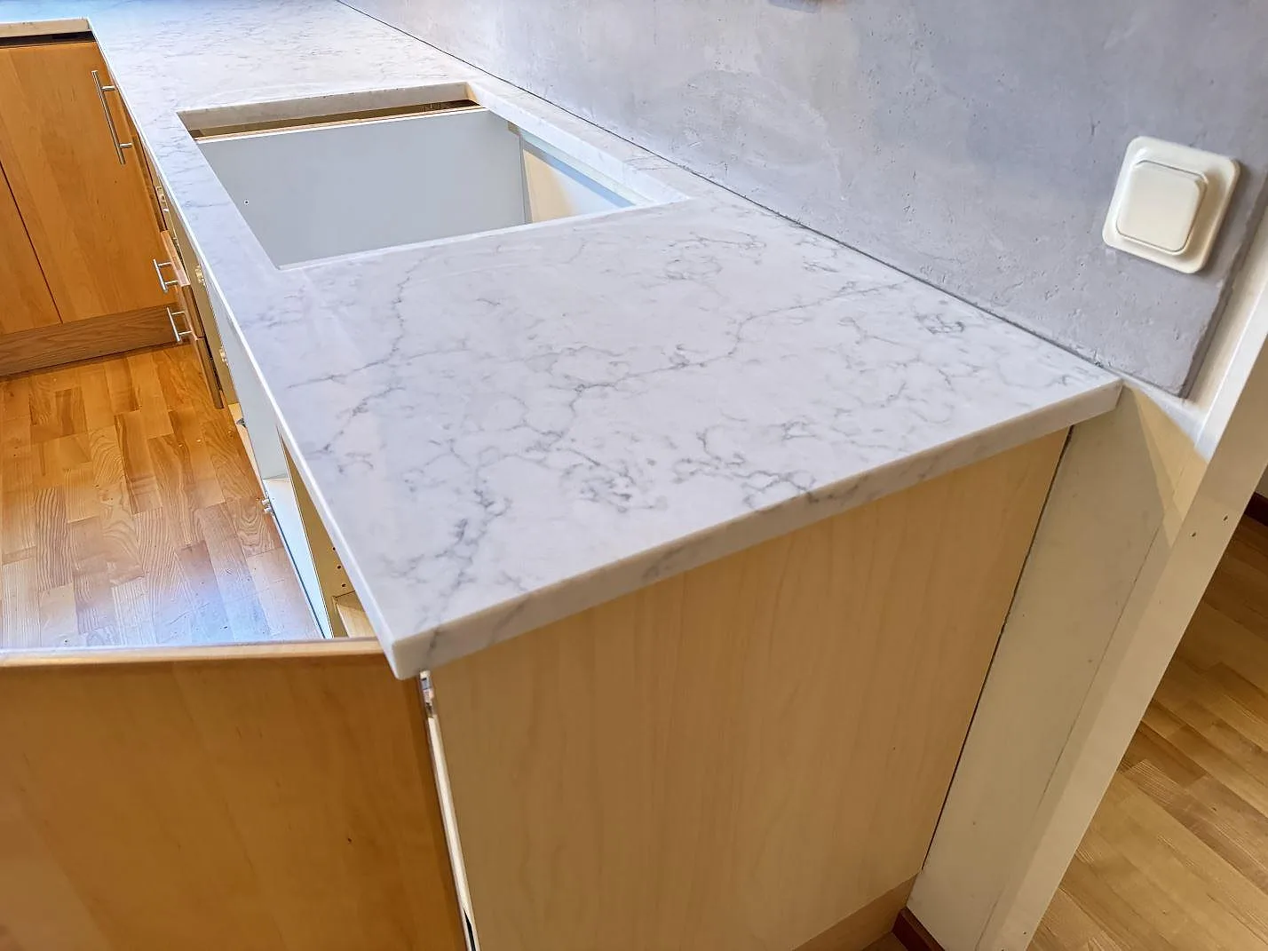 Køkkenbordplade i Technistone Mystery White, Hjärup – billede 2