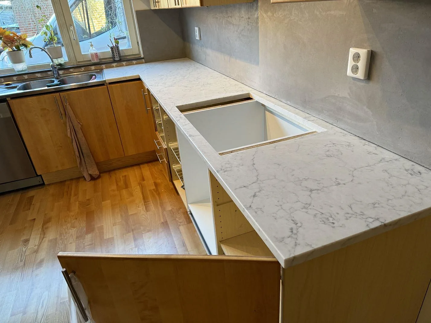 Køkkenbordplade i Technistone Mystery White, Hjärup