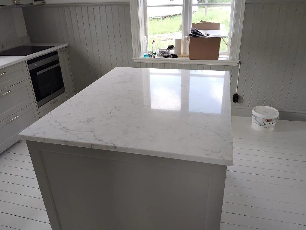 Køkkenbordplade i Technistone Mystery White, Hjortkvarn – billede 2