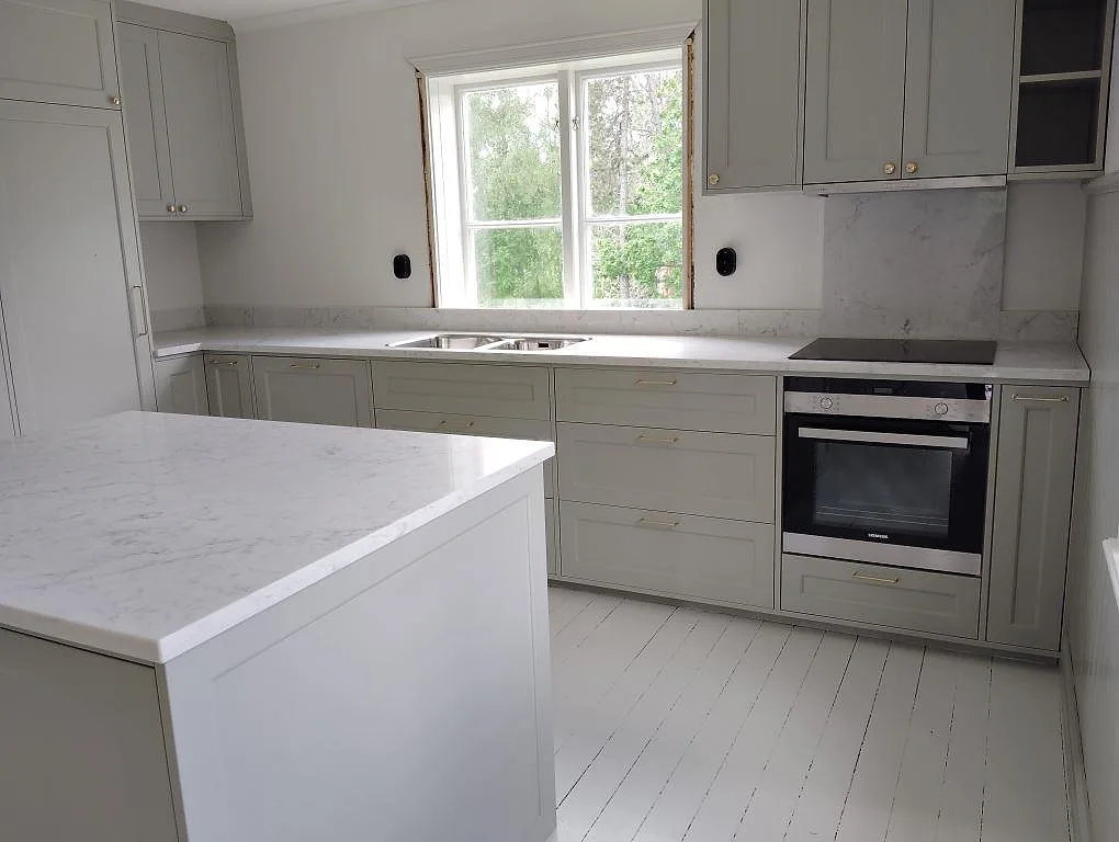 Køkkenbordplade i Technistone Mystery White, Hjortkvarn – billede 3