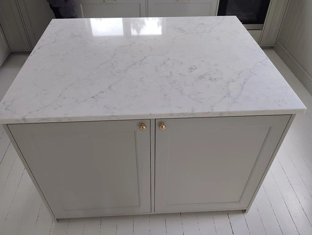 Køkkenbordplade i Technistone Mystery White, Hjortkvarn – billede 5