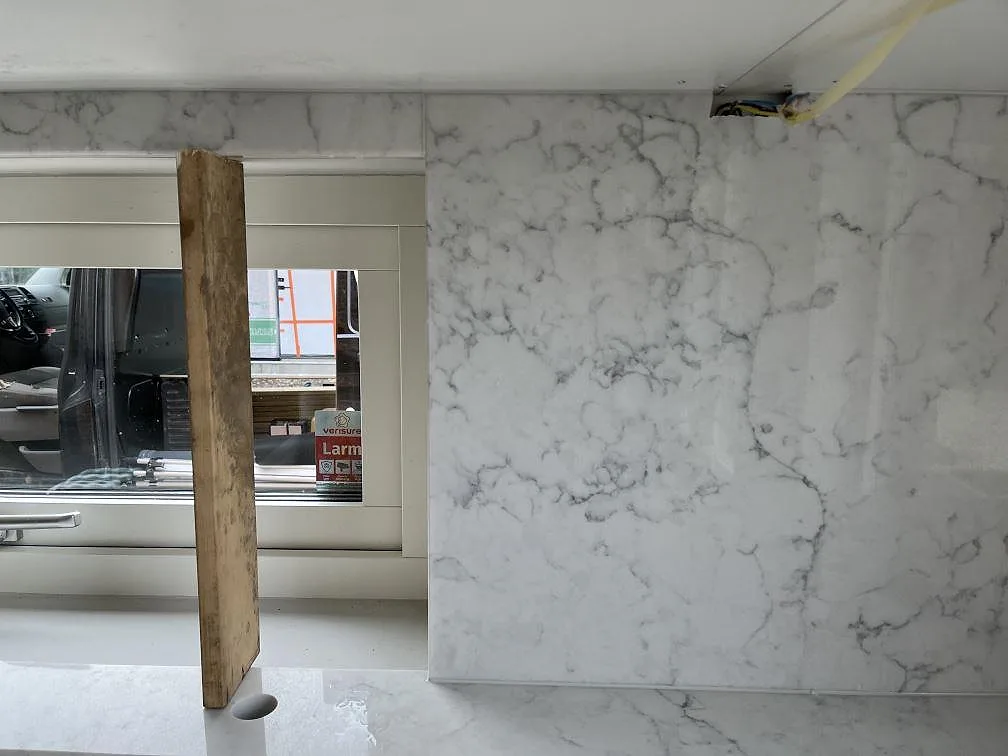 Køkkenbordplade i Technistone Mystery White, Hököpinge – billede 5