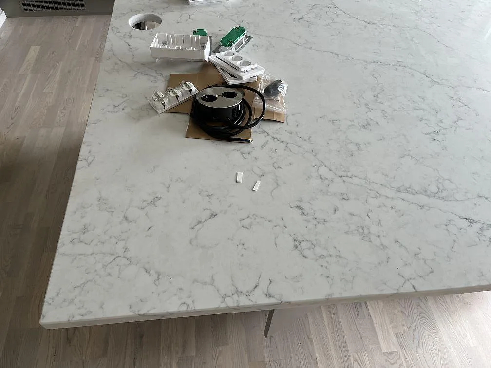Køkkenbordplade i Technistone Mystery White, Hököpinge – billede 4